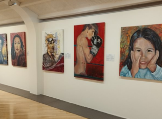 Exposición “Diálogos entre héroas”: 35 retratos de la artista Toñi Armenteros en Alcalá
