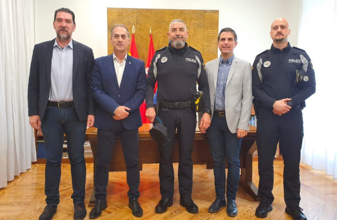 Reconocimiento a un agente de la Policía Local de Alcalá que colaboró en Turquía en las labores de rescate de personas tras el terremoto