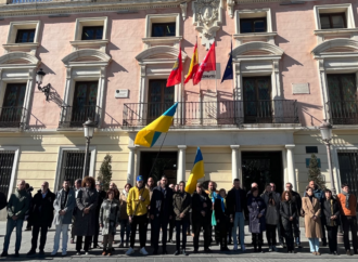 Concentración en el Ayuntamiento de Alcalá en solidaridad con Ucrania al cumplirse un año de la guerra