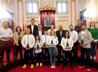Recepción en el Ayuntamiento de Alcalá a deportistas que han cosechado méritos en sus respectivas disciplinas