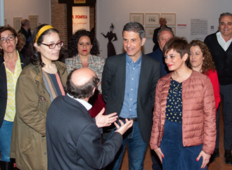 La ministra portavoz, Isabel Rodríguez, visita la exposición de Nuria Pompeia en Alcalá de Henares