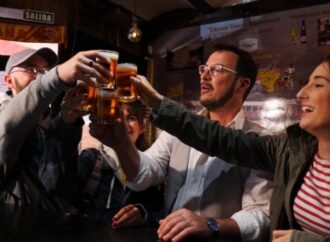 «Antrología»: la primera serie puramente alcalaína con los bares como protagonistas