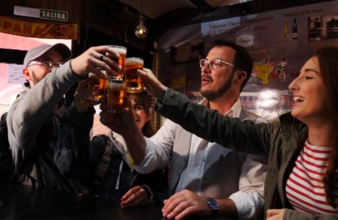 «Antrología»: la primera serie puramente alcalaína con los bares como protagonistas