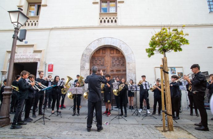 El Conservatorio de Alcalá sacó la música a las calles con éxito de participación