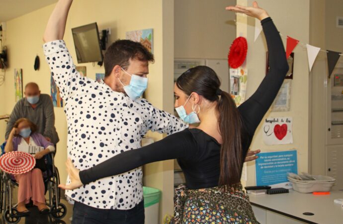 La Feria de Abril llegó al Hospital de Torrejón con actividades para amenizar la estancia de los pacientes