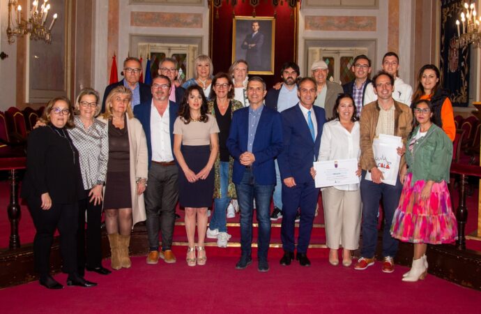 Entregados los premios del II Concurso de embellecimiento de Escaparates y Balcones de la Semana Santa de Alcalá de Henares