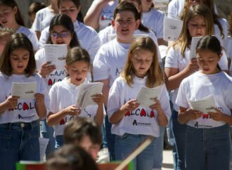 Así de bien sonaron los Coros Escolares de Alcalá de Henares en el homenaje a la ciudad este 23 de abril