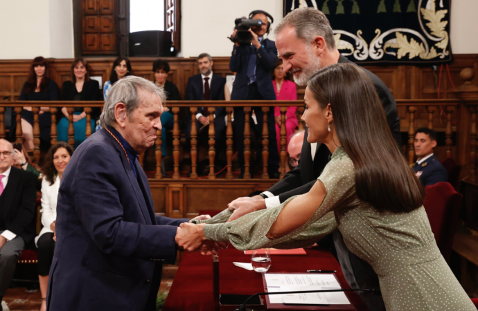 Los Reyes entregan en Alcalá de Henares el Premio Cervantes al poeta venezolano Rafael Cadenas