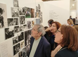 La Universidad de Alcalá acoge la exposición «Rafael Cadenas: este presente es todo»