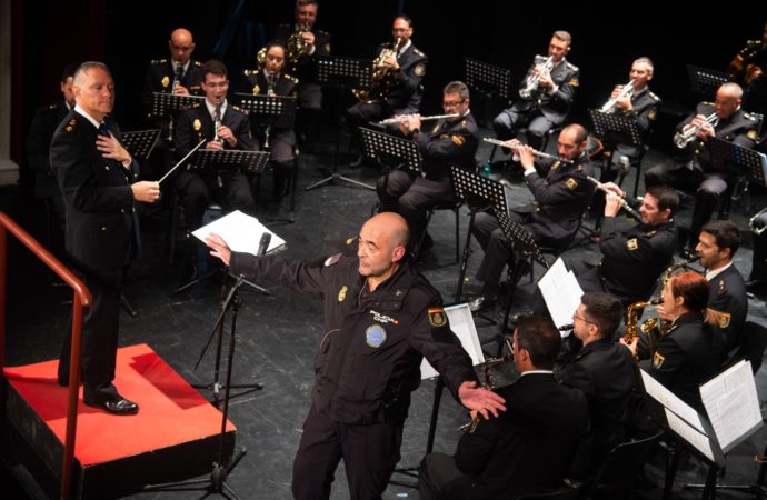 La Banda de Música de la Policía Nacional ofreció un concierto en Alcalá de Henares