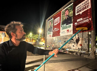 Elecciones Alcalá (IU) / Izquierda Unida se opone a que se siga baldeando las calles y regando jardines con agua potable