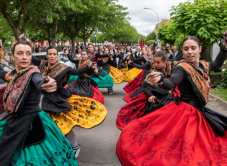 La Fiesta del Folclore reunió en Marchamalo botargas y grupos folclóricos de toda Guadalajara