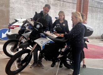 Dos nuevas motos eléctricas para renovación de la flota de la Policía Local en Alovera
