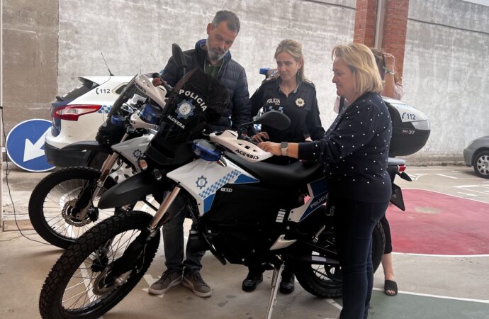 Dos nuevas motos eléctricas para renovación de la flota de la Policía Local en Alovera