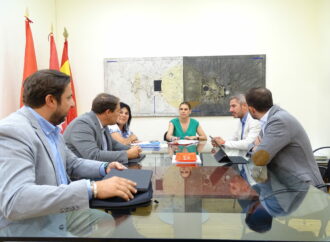 La alcaldesa de Alcalá, Judith Piquet, se reúne con representantes de la empresa Lidl 