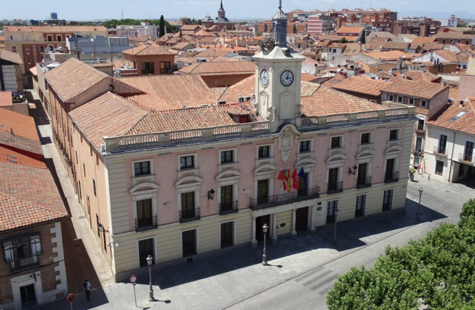 El Gobierno de Alcalá celebra el primer acuerdo con los sindicatos con representación municipal 