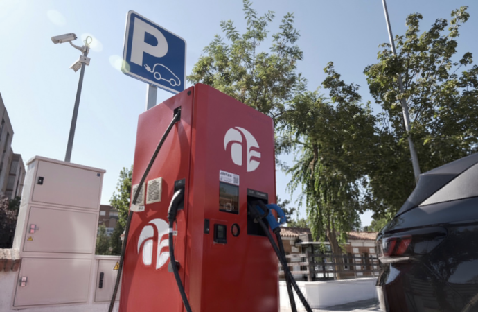 Primer punto municipal para la recarga de vehículos eléctricos en Azuqueca