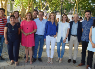 Elecciones 23J / Mitin de Cayetana Álvarez de Toledo y pegada de carteles de los populares en Alcalá