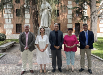 Reunión entre el rector de la Universidad de Alcalá, José Vicente Saz, y la alcaldesa de Guadalajara, Ana Guarinos