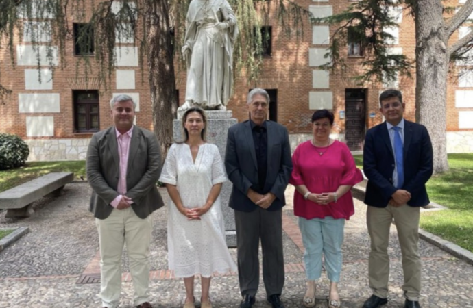 Reunión entre el rector de la Universidad de Alcalá, José Vicente Saz, y la alcaldesa de Guadalajara, Ana Guarinos