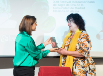Clásicos en Alcalá: Laila Ripoll recibió el Premio «Fuente de Castalia»