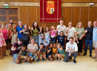 Los niños saharauis del programa “Vacaciones en Paz” ya están en Torrejón con las familias de la ciudad que les acogen durante este verano