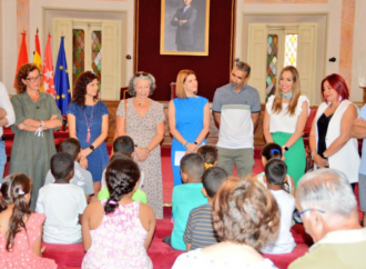 Recepción en el Ayuntamiento de Alcalá a los niños saharauis con motivo del «Proyecto Vacaciones en Paz 23»