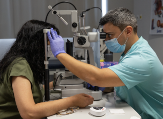 Problemas oculares provocados por la sobreexposición al sol, al agua salada y al cloro: consejos desde el Hospital de Torrejón