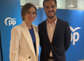 Encuentro entre la Presidenta, Isabel Díaz Ayuso, y el nuevo alcalde de Torrejón, Alejandro Navarro