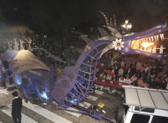 Así fue el desfile de carrozas de las Fiestas de Azuqueca: peñas, música…