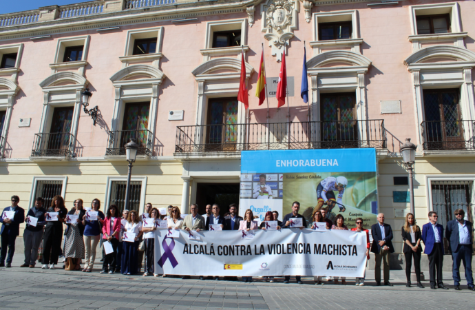 Concentración contra la violencia machista y un minuto de silencio en recuerdo a las víctimas en Alcalá