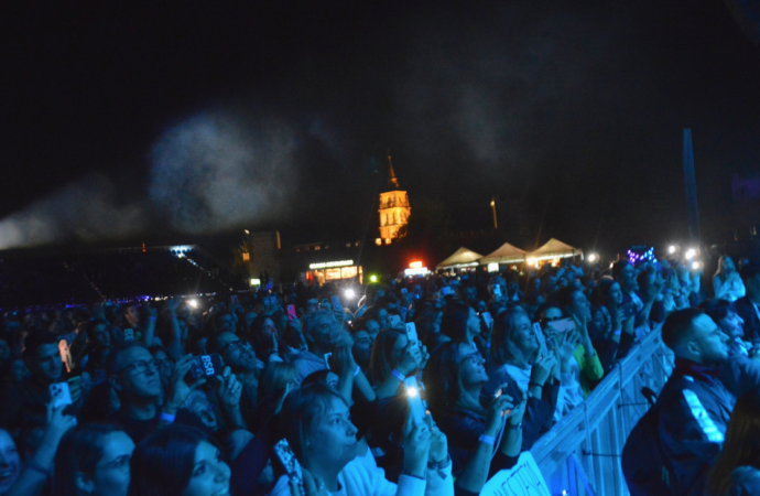 Conciertos de la Muralla 2025 en Alcalá: Camilo, Rosario Flores, Ojete Calor, Rels B, Los Secretos…