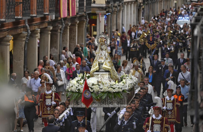 La Virgen del Val, patrona de Alcalá, procesionó desde la Catedral hasta su ermita