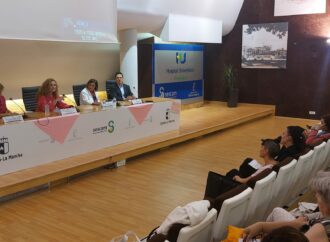 El Hospital de Guadalajara reunió a un centenar de personas en el Día Mundial contra el cáncer de mama