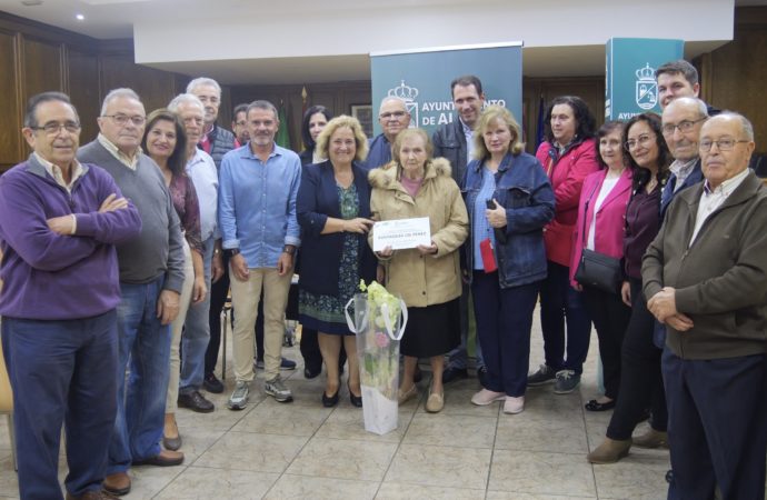 A sus 100 años, Eustaquia Gil Pérez, «Taqui», vecina de Alovera, recibe un reconocimiento