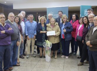 A sus 100 años, Eustaquia Gil Pérez, «Taqui», vecina de Alovera, recibe un reconocimiento