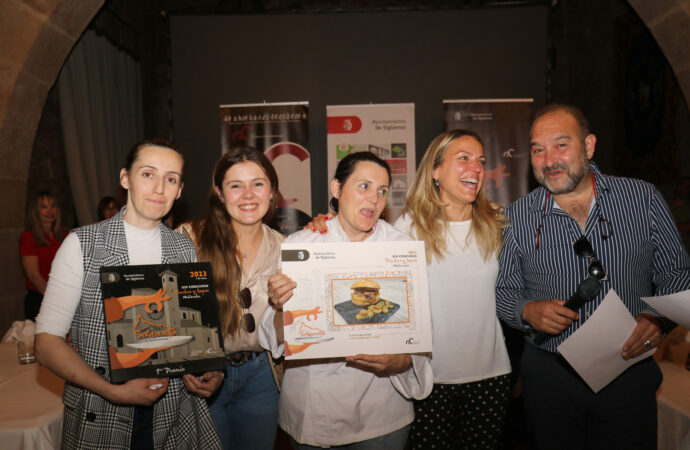 Irene Gómez Perdigón aspirante a chef medieval 2023 en Hondarribia con su ‘Chusquero seguntino’