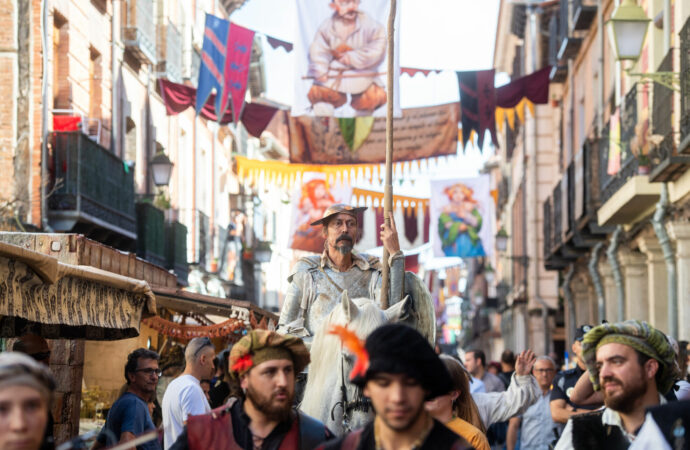 El Mercado Cervantino de Alcalá de Henares superó los 400.000 visitantes 