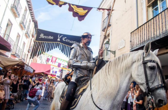 El Mercado Cervantino de Alcalá continúa con espectáculos para todos: torneos de caballeros, tercios…