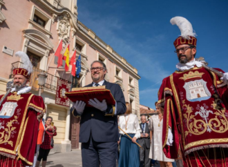 Día grande en Alcalá con honores a Cervantes, la lectura popular del Quijote y un homenaje a Raphael