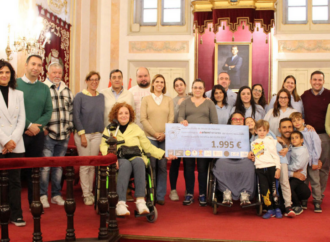 La Peña Los Pichis de Alcalá hizo entrega de la recaudación de su paella solidaria de Ferias 2023