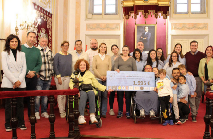La Peña Los Pichis de Alcalá hizo entrega de la recaudación de su paella solidaria de Ferias 2023