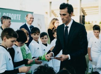 La Fundación Real Madrid visita la Escuela Sociodeportiva de fútbol en su 13ª temporada en San Fernando