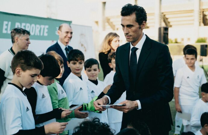 La Fundación Real Madrid visita la Escuela Sociodeportiva de fútbol en su 13ª temporada en San Fernando