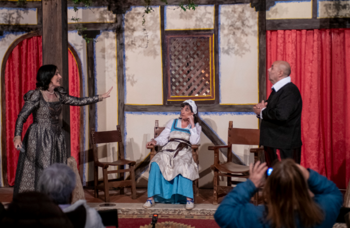 Teatro / El TIA puso en escena «El Curioso Impertinente» en el antiguo Hospital de Antezana de Alcalá