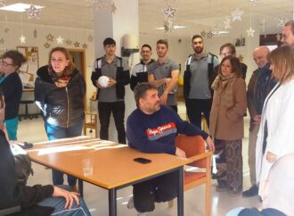 Los jugadores del Balonmano Guadalajara visitan el Instituto de Enfermedades Neurológicas