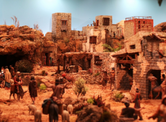 El «juego» de encontrar los 2 guiños a la ciudad, en el Belén Monumental de Guadalajara instalado en Santo Domingo