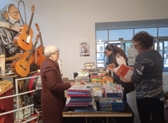 El mercadillo de la Biblioteca de Azuqueca está hasta el viernes día 15 en la Casa de la Cultura