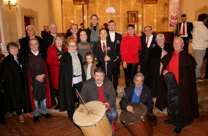 La Rondalla Seguntina y el grupo de Baile de la Virgen de la Mayor pregonan la Navidad en Sigüenza