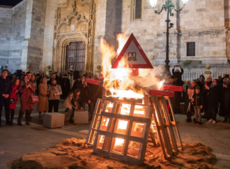 La Hoguera de Santa Lucía ardió en la Navidad de Alcalá de Henares